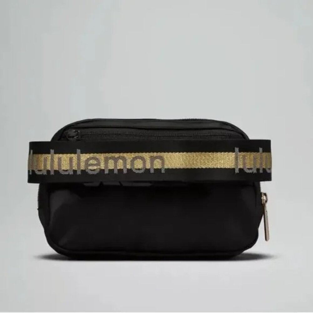 Lululemon Everywhere Crossbody Belt Bag Wordmark Black/Gold - Picture 3 of 4